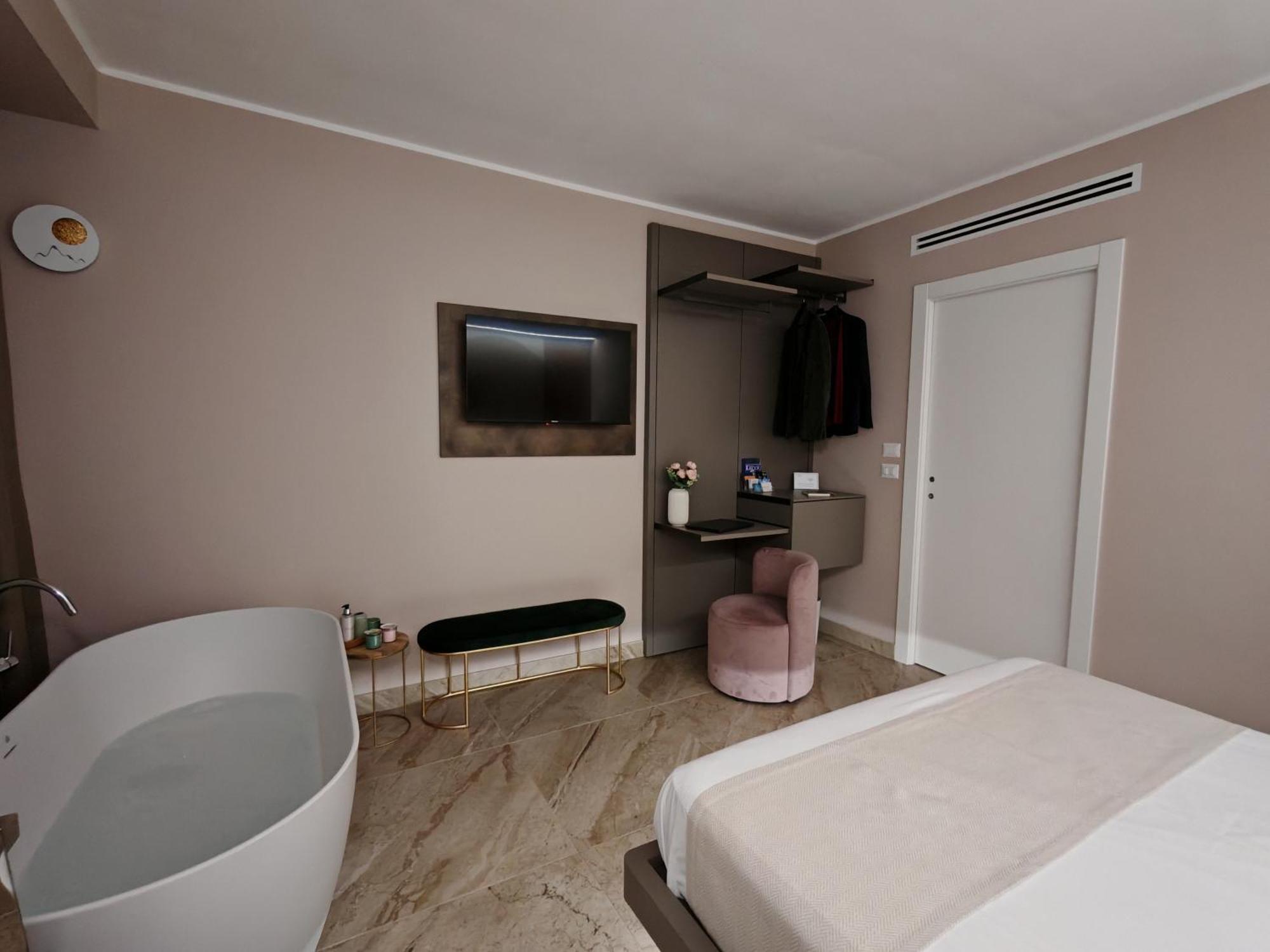 Effe4 Lovely Room Барі Екстер'єр фото